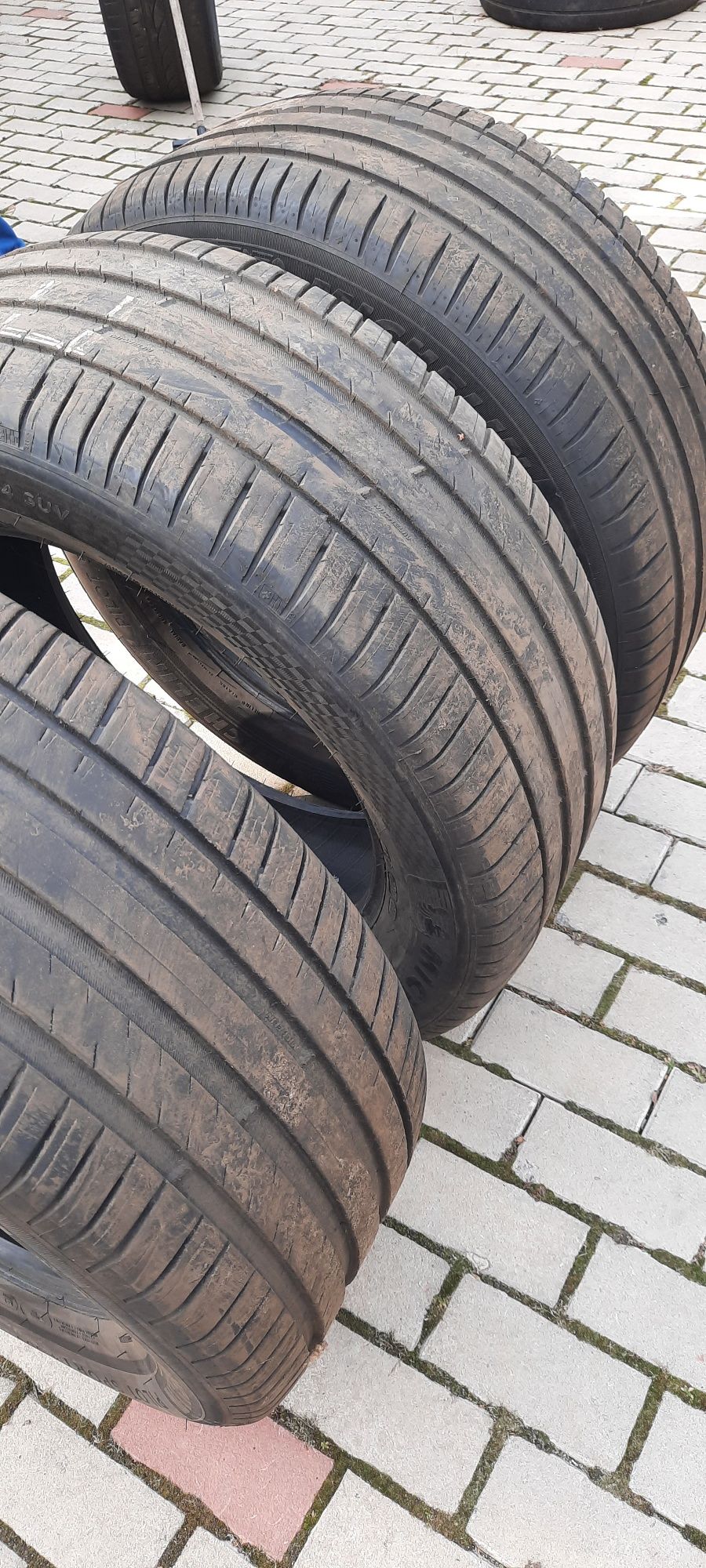 Продам летнюю резину Michelim 275/55R19