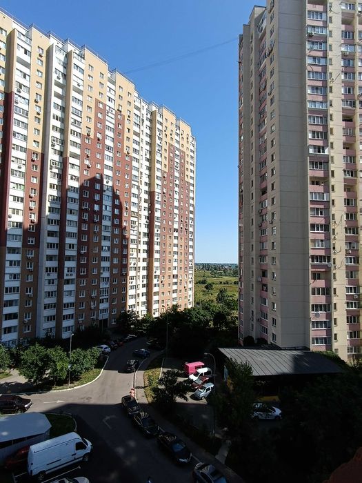 Трикімнатне житло в затишній новобудові на Троєщині