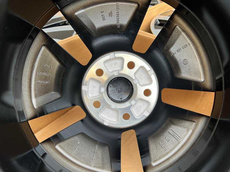Oryginał felgi 18cali VW Golf Jetta Caddy Touran Passat 5x112 nr8041