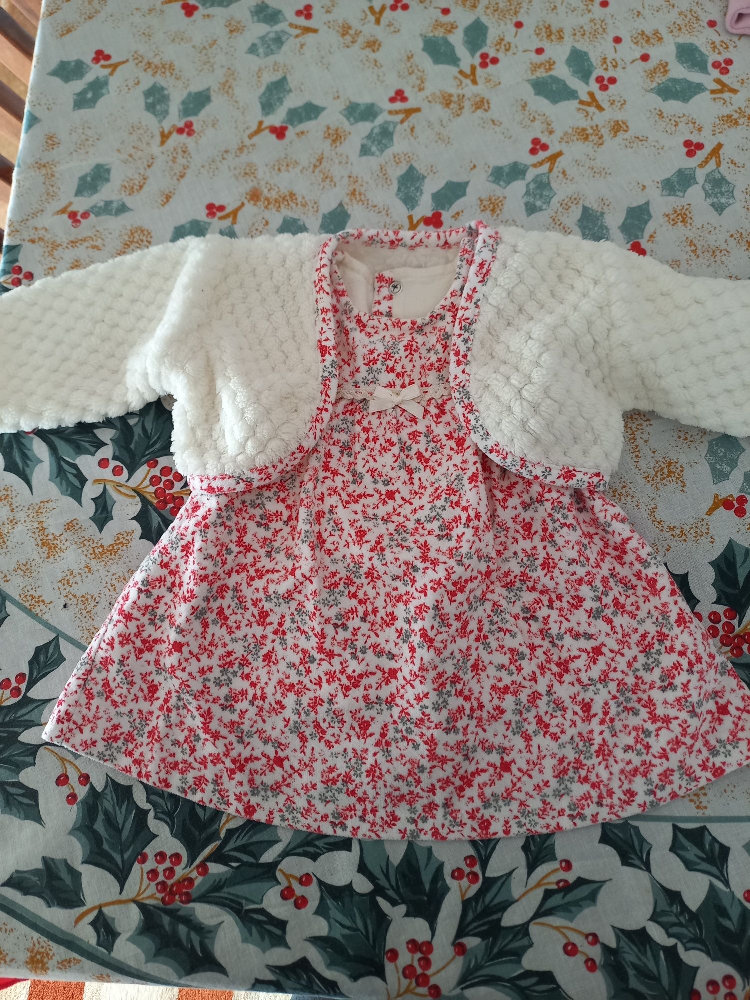 Vestido de menina com casaco 1-3meses(novo)

Artigo completamente novo