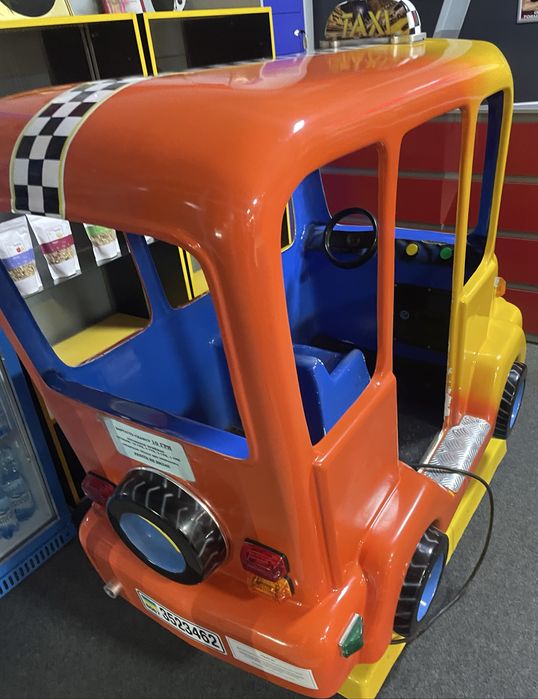2 дитячі атракціони “Таксі” та «Гоночне авто».