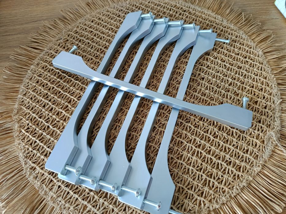 Uchwyty meblowe szuflady szafki jak nowe 7 sztuk Polecam