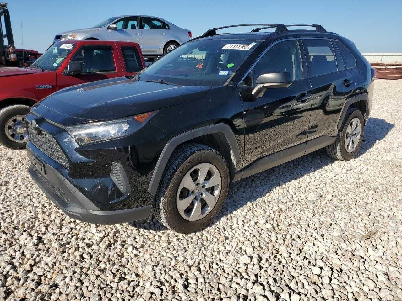 2019 TOYOTA RAV4 LE чорний колір