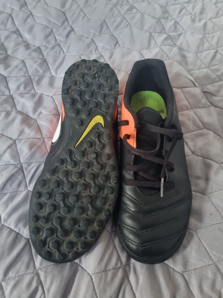 Buty piłkarskie nike rozmiar 38,5