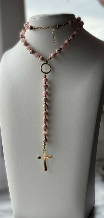 Naszyjnik rozaniec ozdobny z kamieni naturalnych.