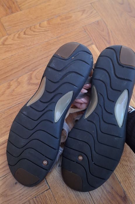 Продам босоніжки Clarks