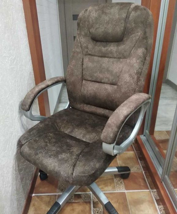 Перетяжка крісел та стільців у Львові