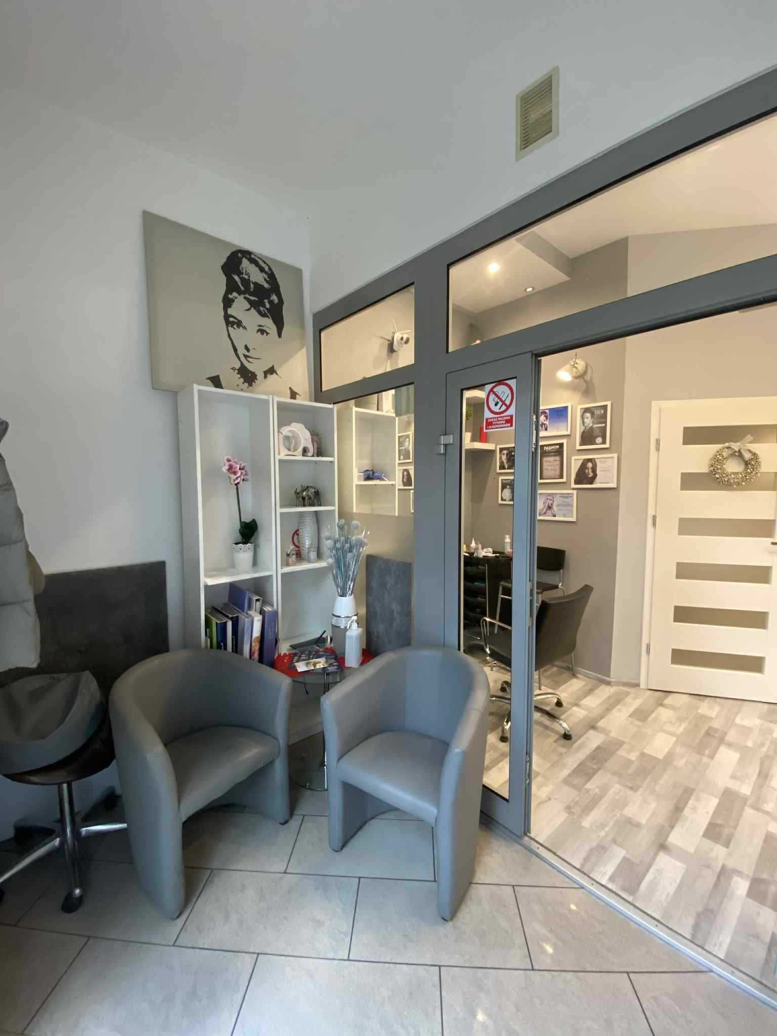 Odstąpię w pełni wyposażony salon kosmetyczny na Mokotowie.