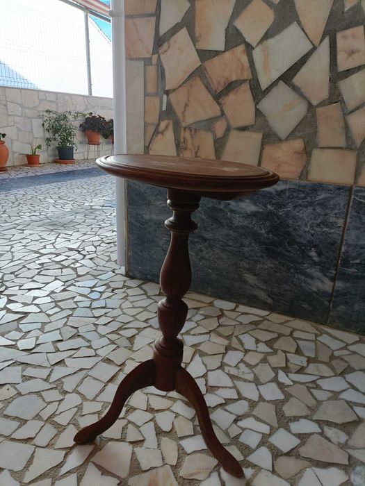 Mesa de apoio em madeira antiga