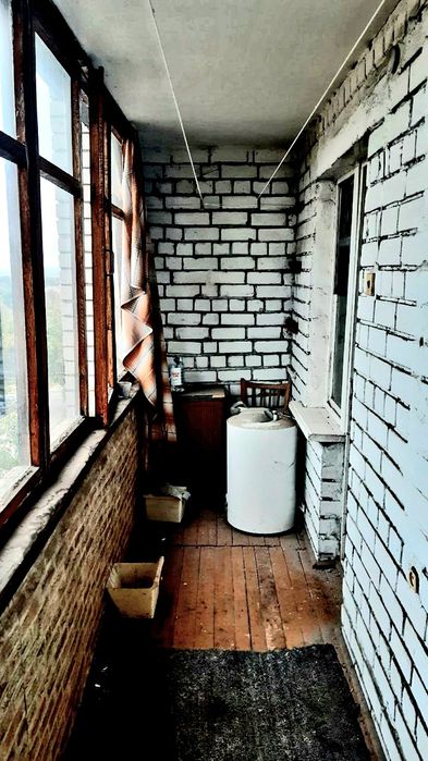 Продам срочно 1 комнатную под ремонт, ул.Рабочая, 10 мин от центра.