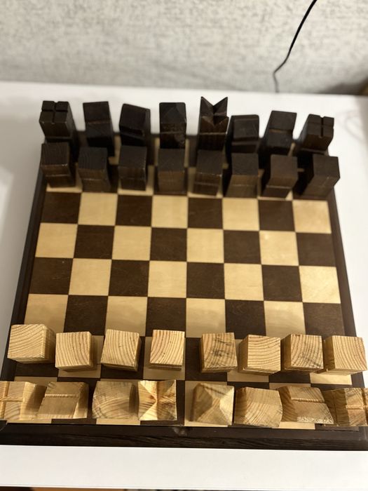 Продам дизайнерські шахмати ручноі роботи