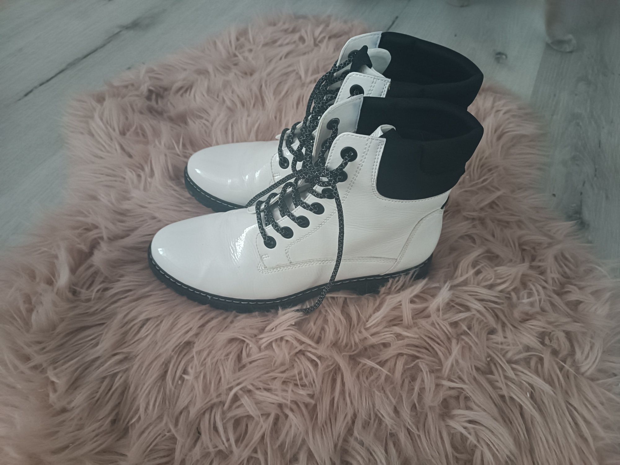 Botki białe ,workery Deichmann lakier 41 rozmiar