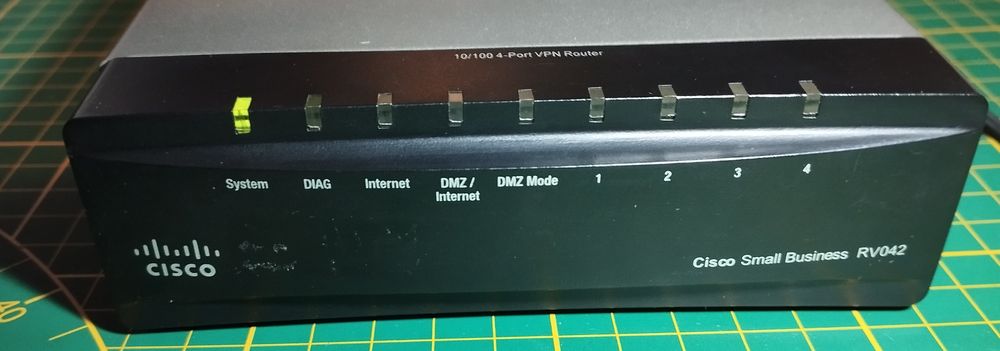 Router Cisco RV042 Dual WAN Cisco RV042 (2xWAN/4xLAN) VPN Firewall