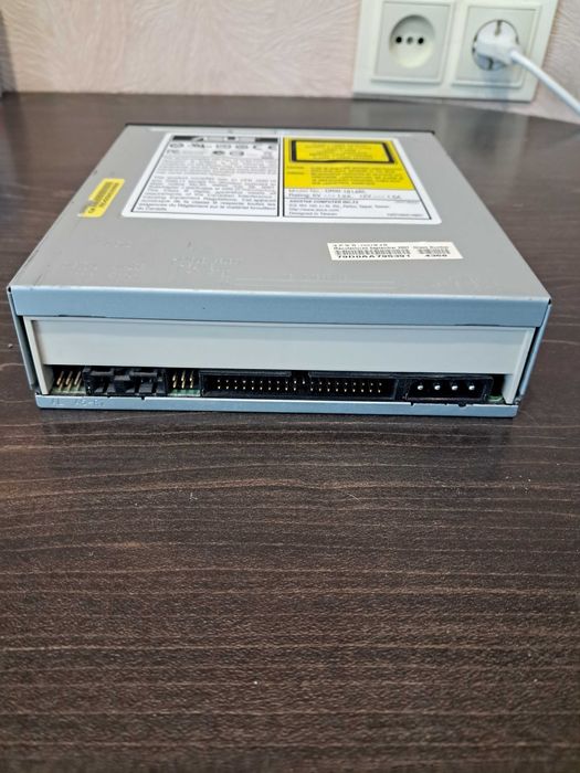 Процессор E8400 Core 2Duo 3 Ghz, память 4 Gb, кулер*2, радиатор. DVD
