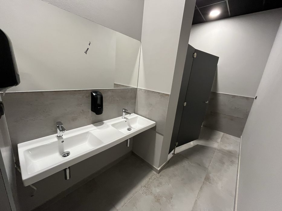 Wynajme  lokal biurowy , uslugowy salon