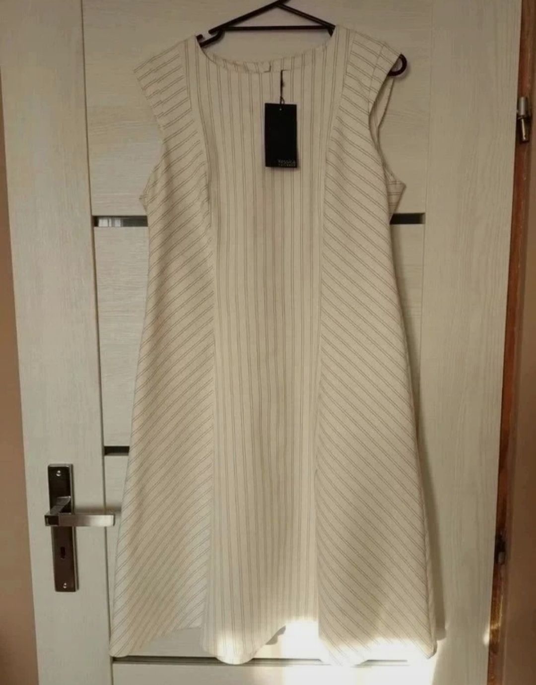 Nowa sukienka C&A z podszewką rozm. 40 biała w paski