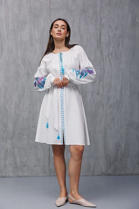 Жіноча вишита сукня