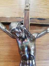 Vendo   crucifixo.