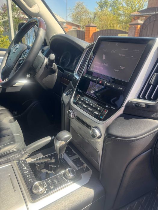 Toyota Land Cruiser 200 дизель автомат