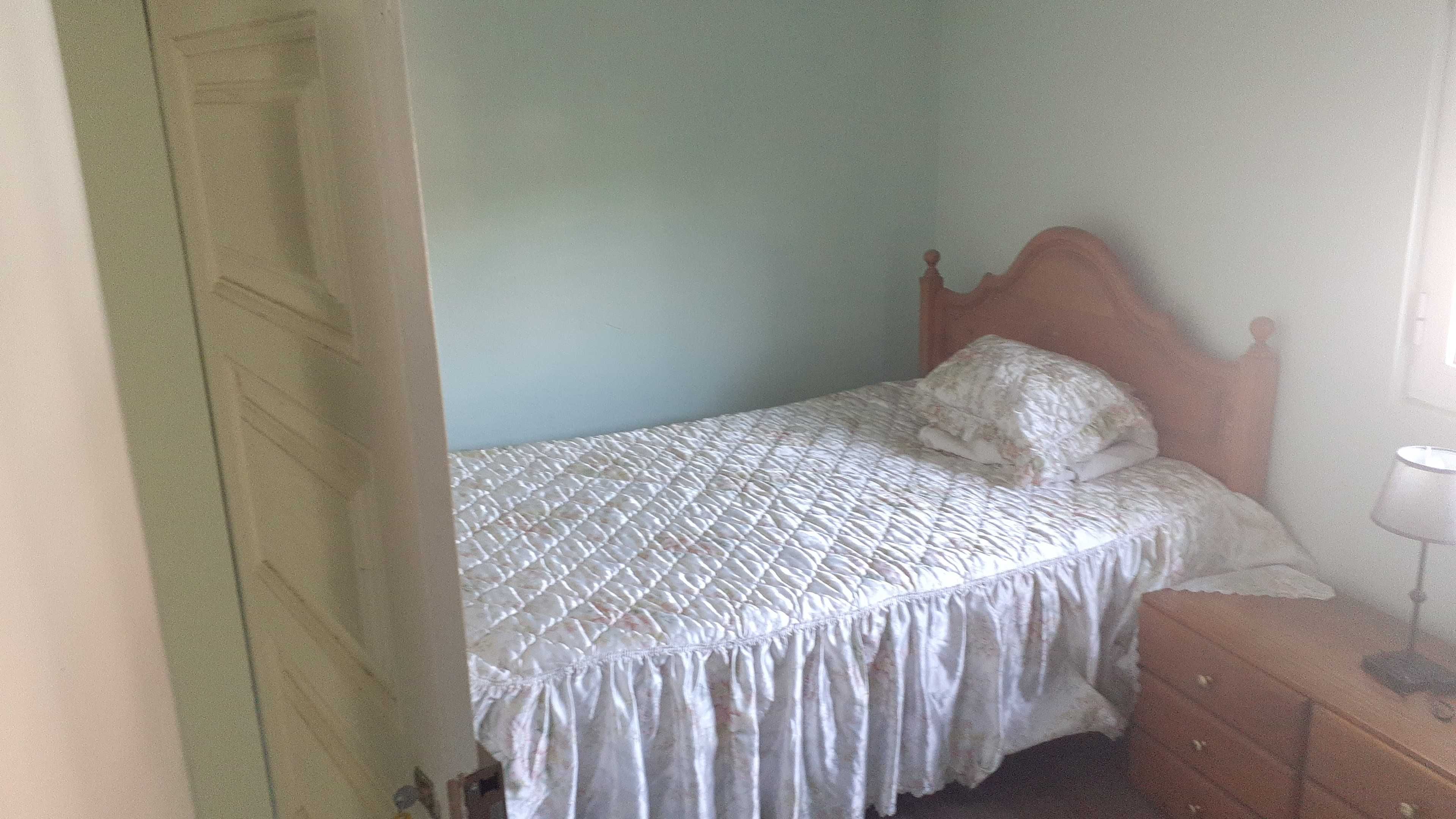 Vendo cama de viúvo, e com mais duas camas