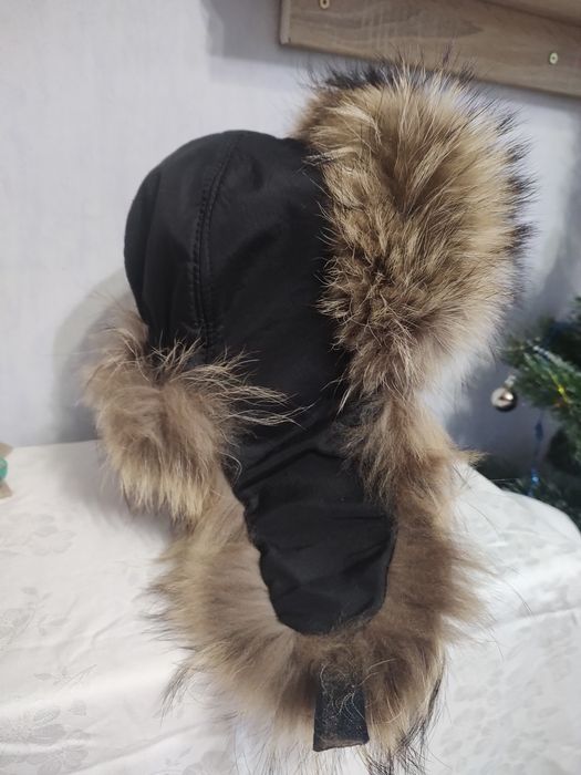 Продам шапку с натуральным енотом