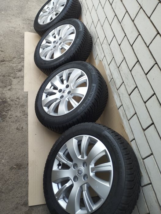 R16 4 100  диски Renault в сборе с зимними шинами Continental.