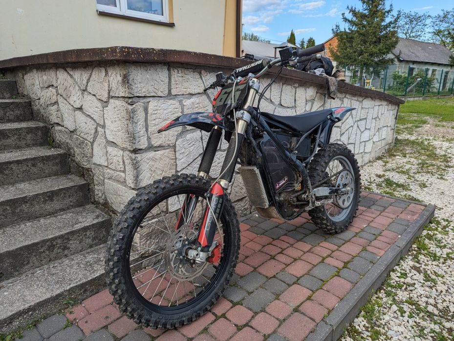 Motocykl elektryczny 13kW mocny, zwinny i lekki
