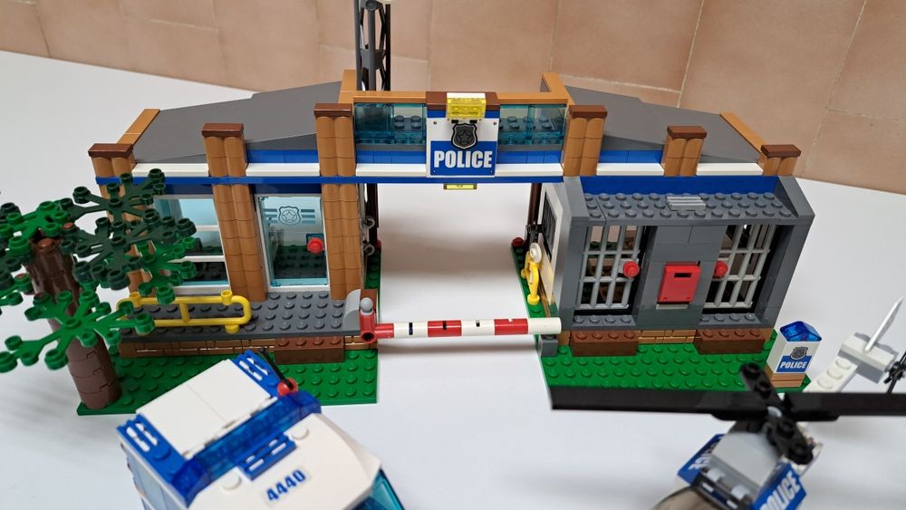 LEGO 4440 - City - Forest Police Station