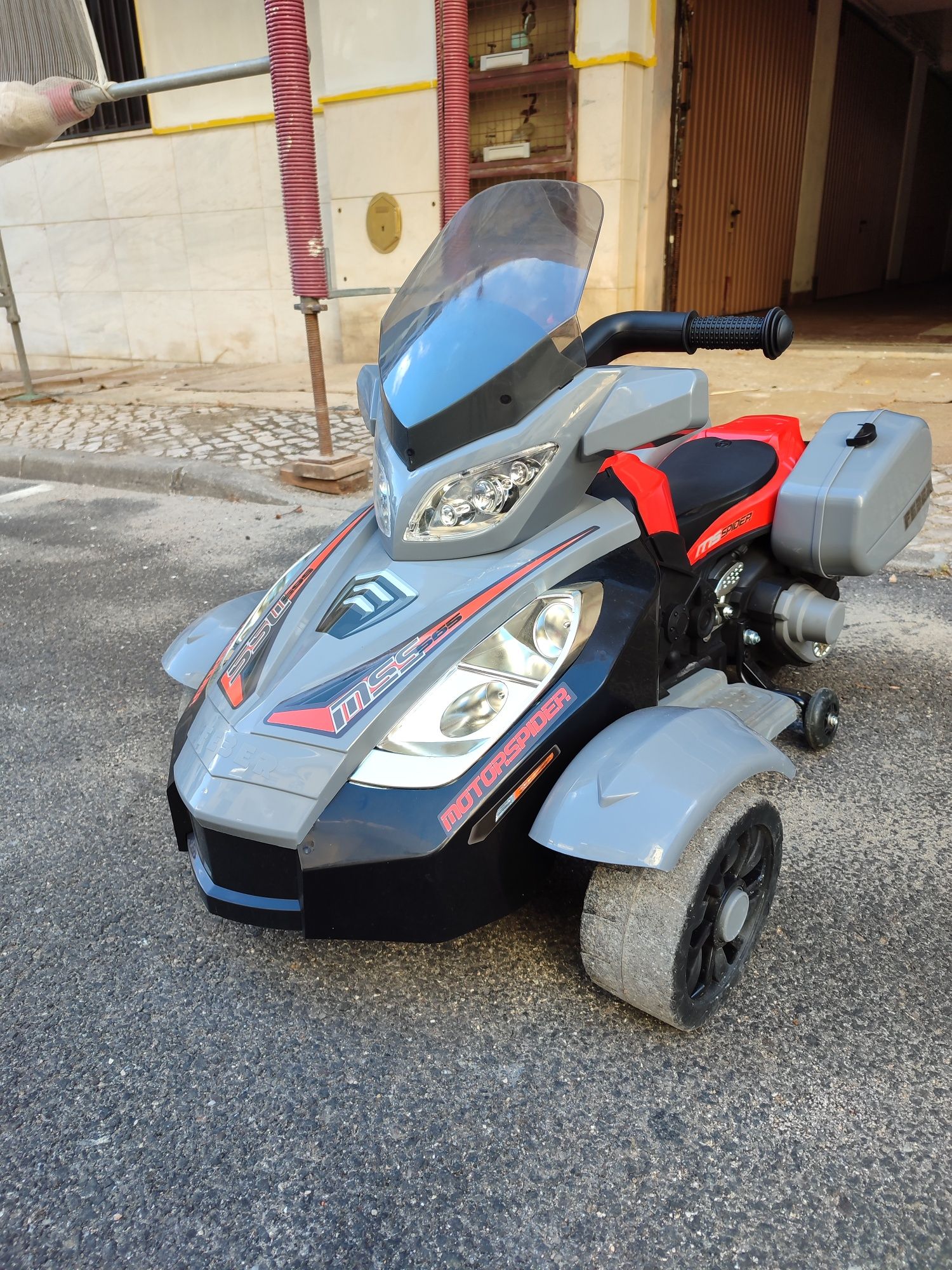 Vendo Mota a Bateria de criança