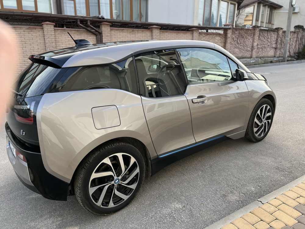 Продам електромобіль BMW i3 в самій максимальній комплектації!