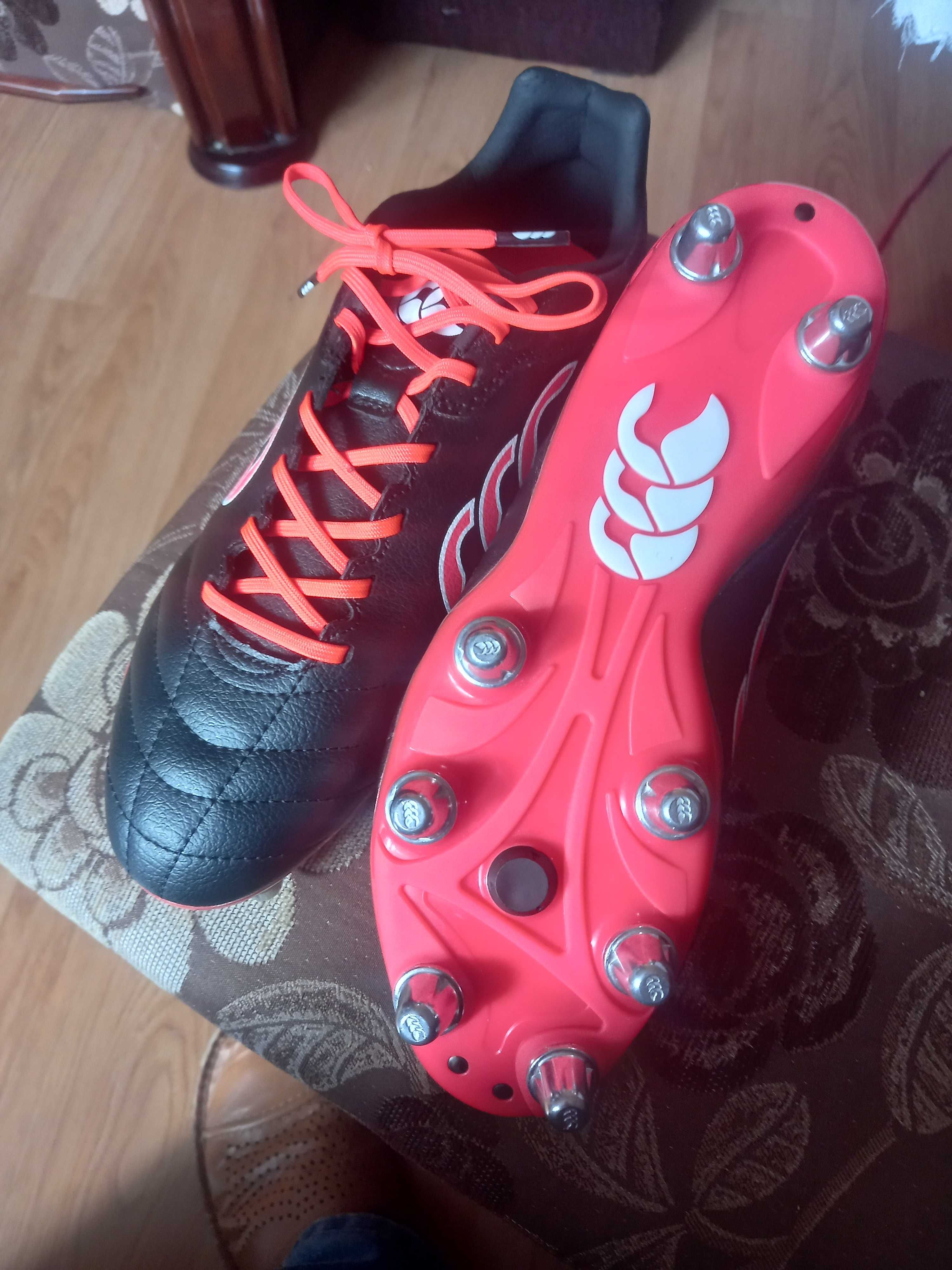 buty sportowe do rugby z wkrętami