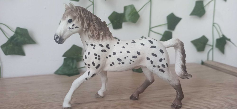 schleich 13889 Ogier rasy knabstrupper,