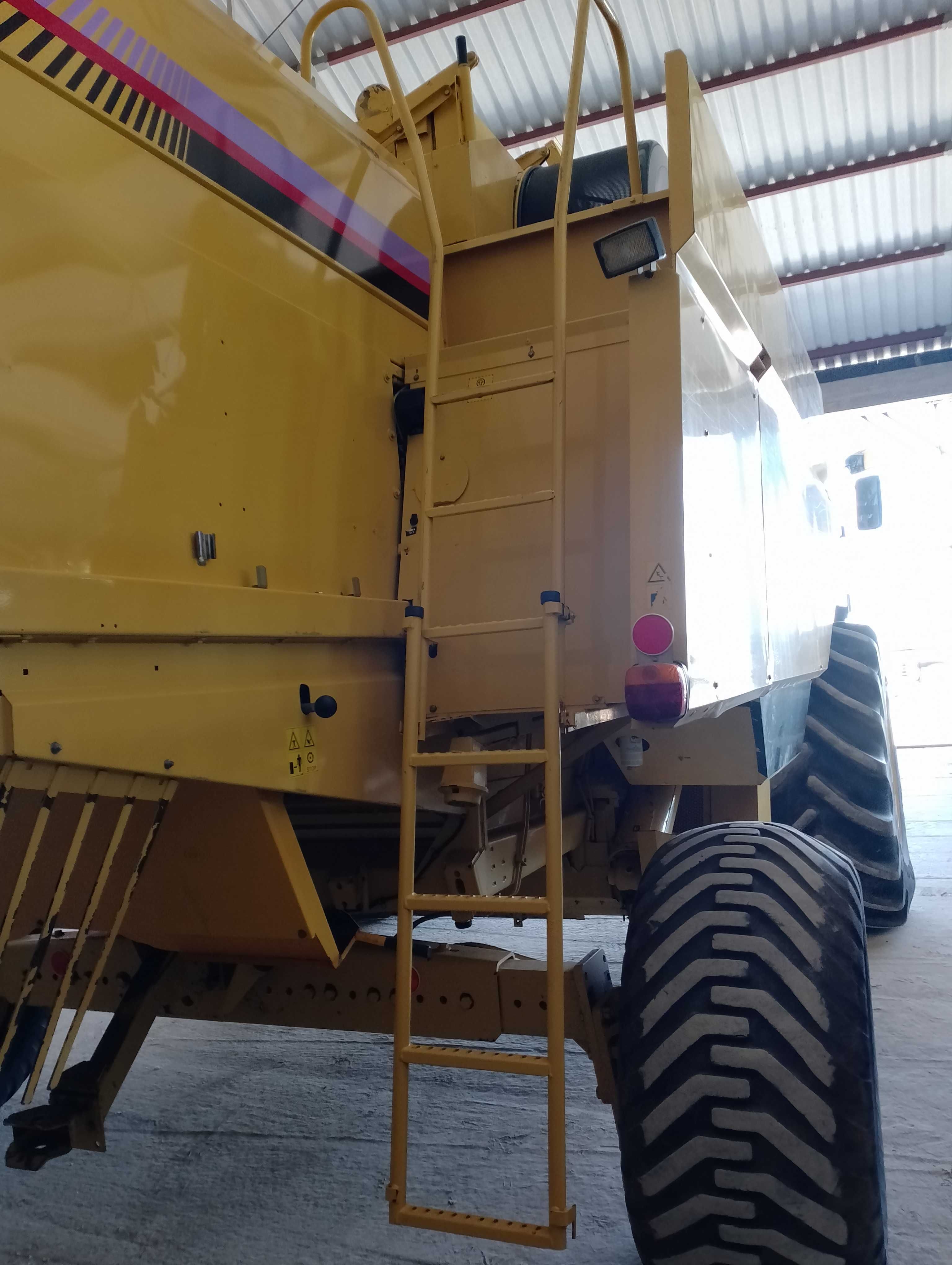 New Holland tx66. Claas John Deere