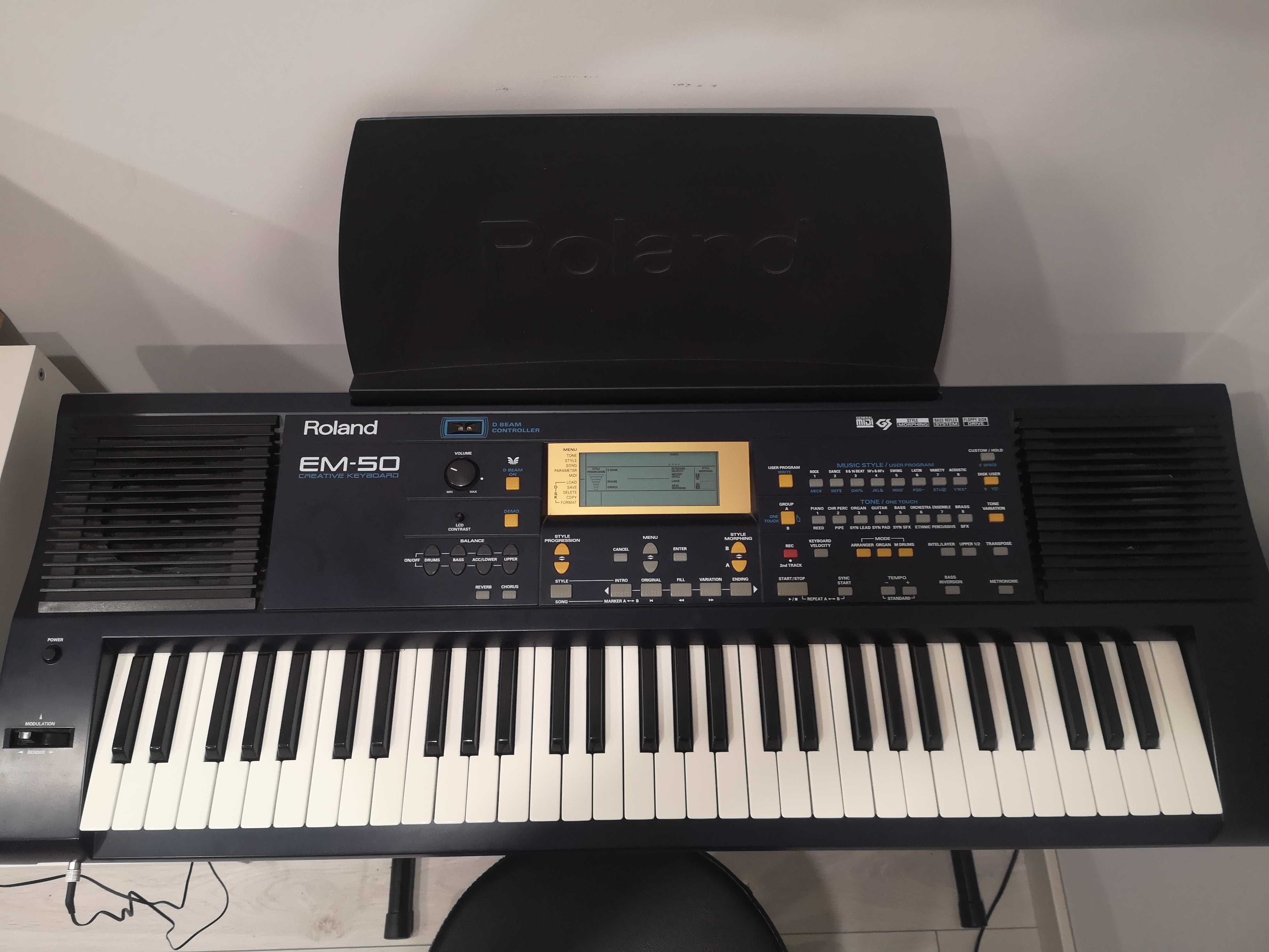Teclado Roland EM50