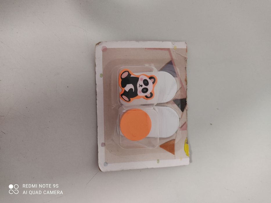 Samoprzylepne wieszaki na ubrania