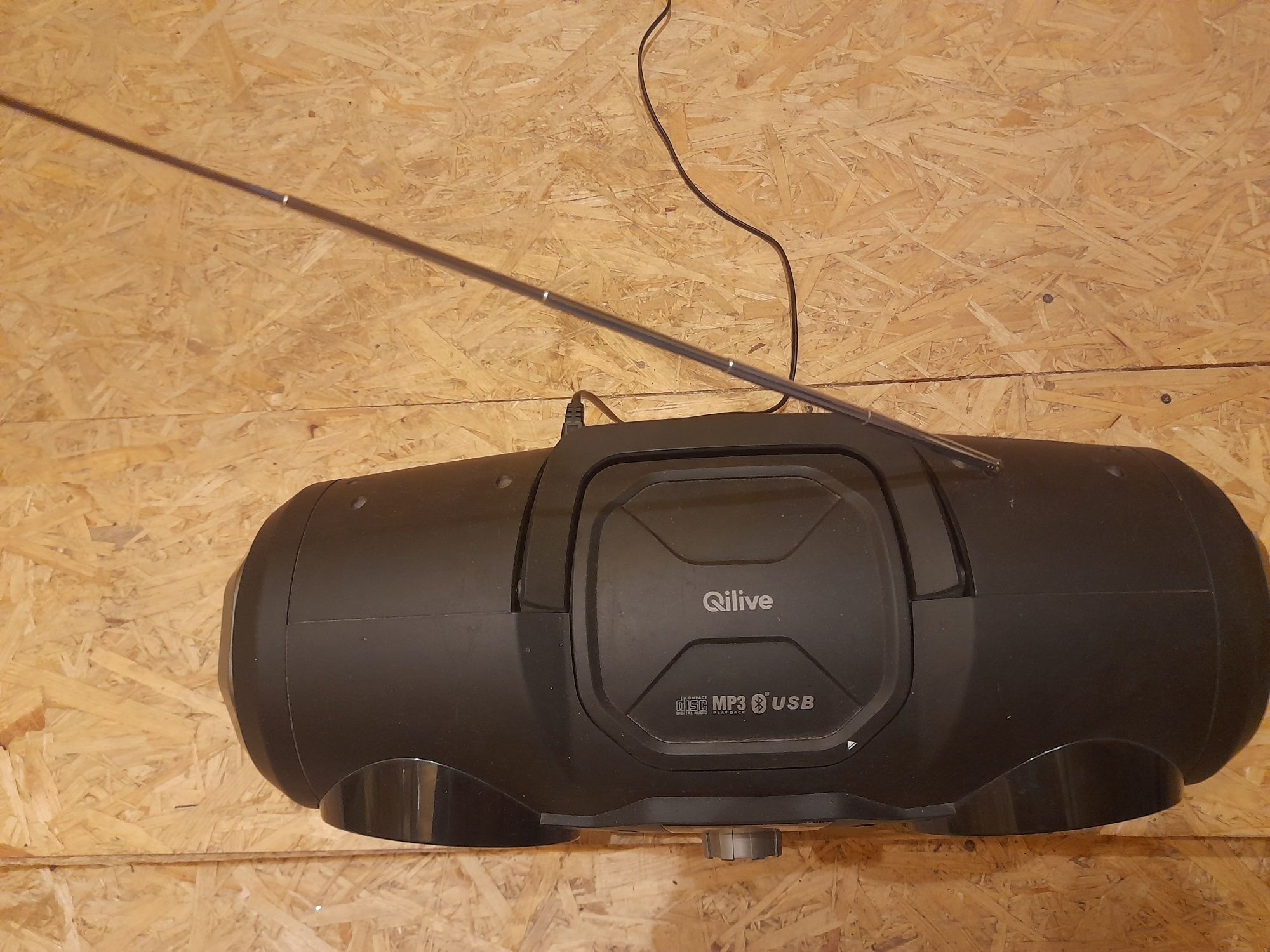 Czarny boombox Qilive