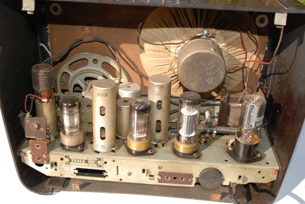Stare Czechosłowackie Radio TESLA 401U bakelit unika kolekcjonerski