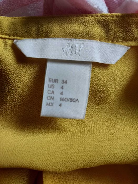 Top túnica amarelo com botões em madrepérola