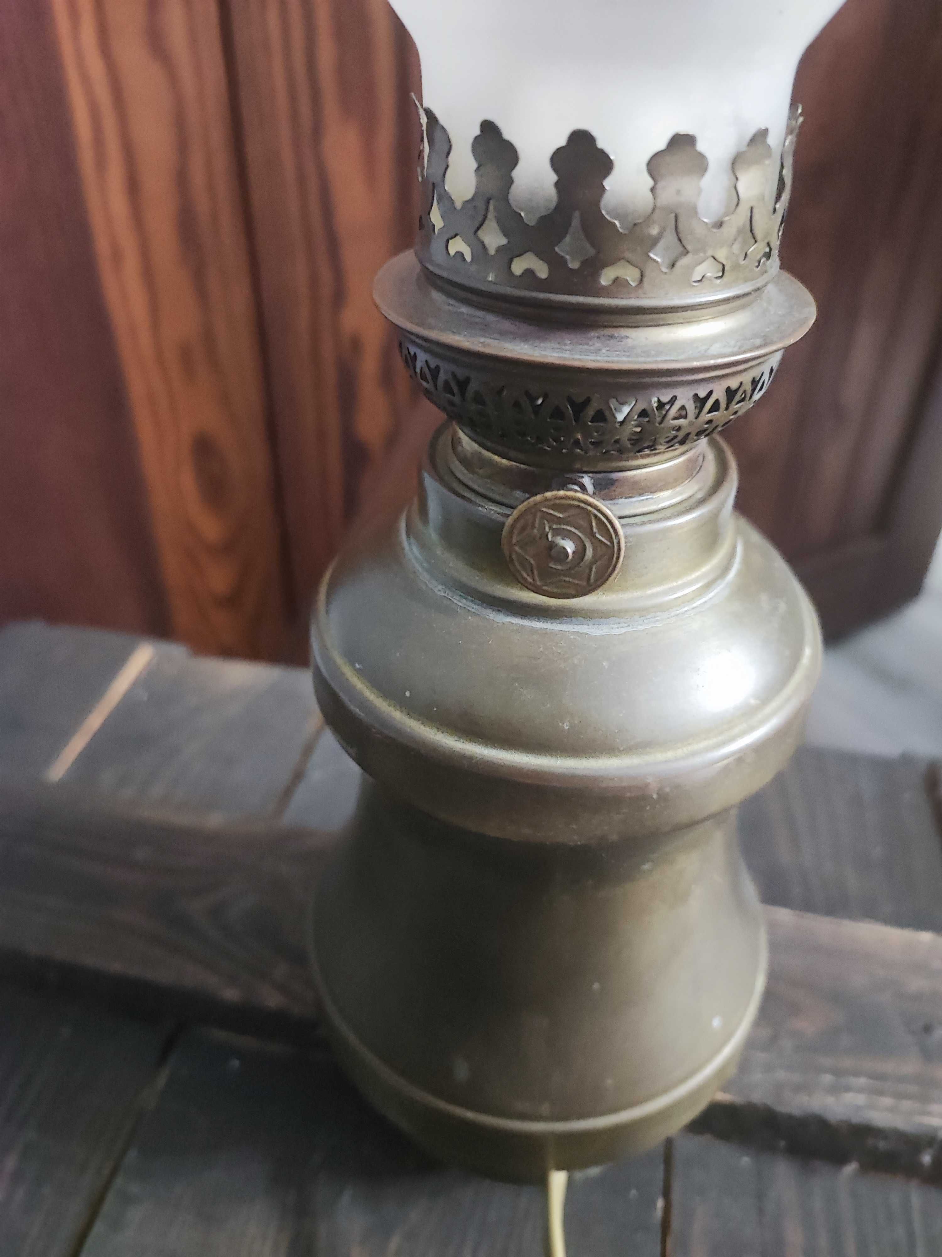 Lampka naftowa metalowa przerobiona na prąd