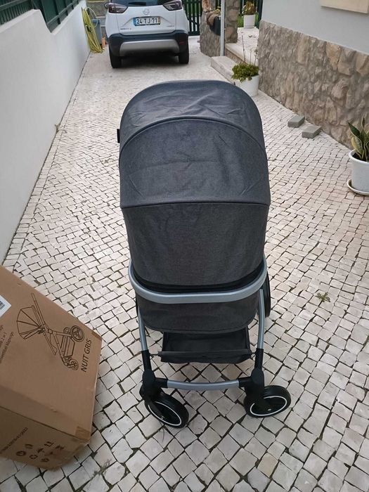 Carrinho de bebé novo