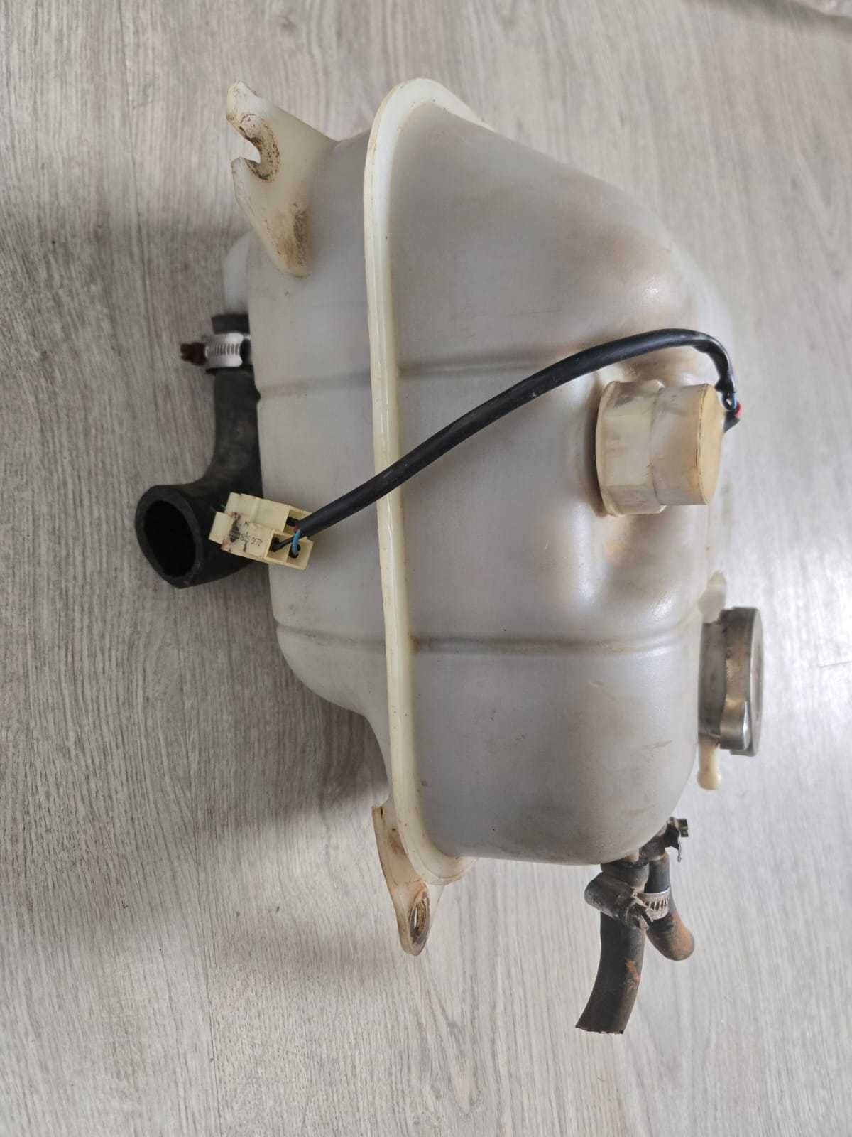 Depósito/ Vaso de expansão Nissan Trade 21711F3900/ 21711G4800