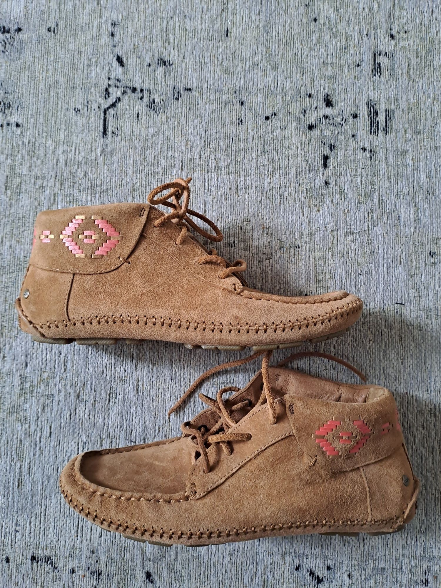 Mokasyny Ugg  damskie rozmiar 37 ( 23cm).