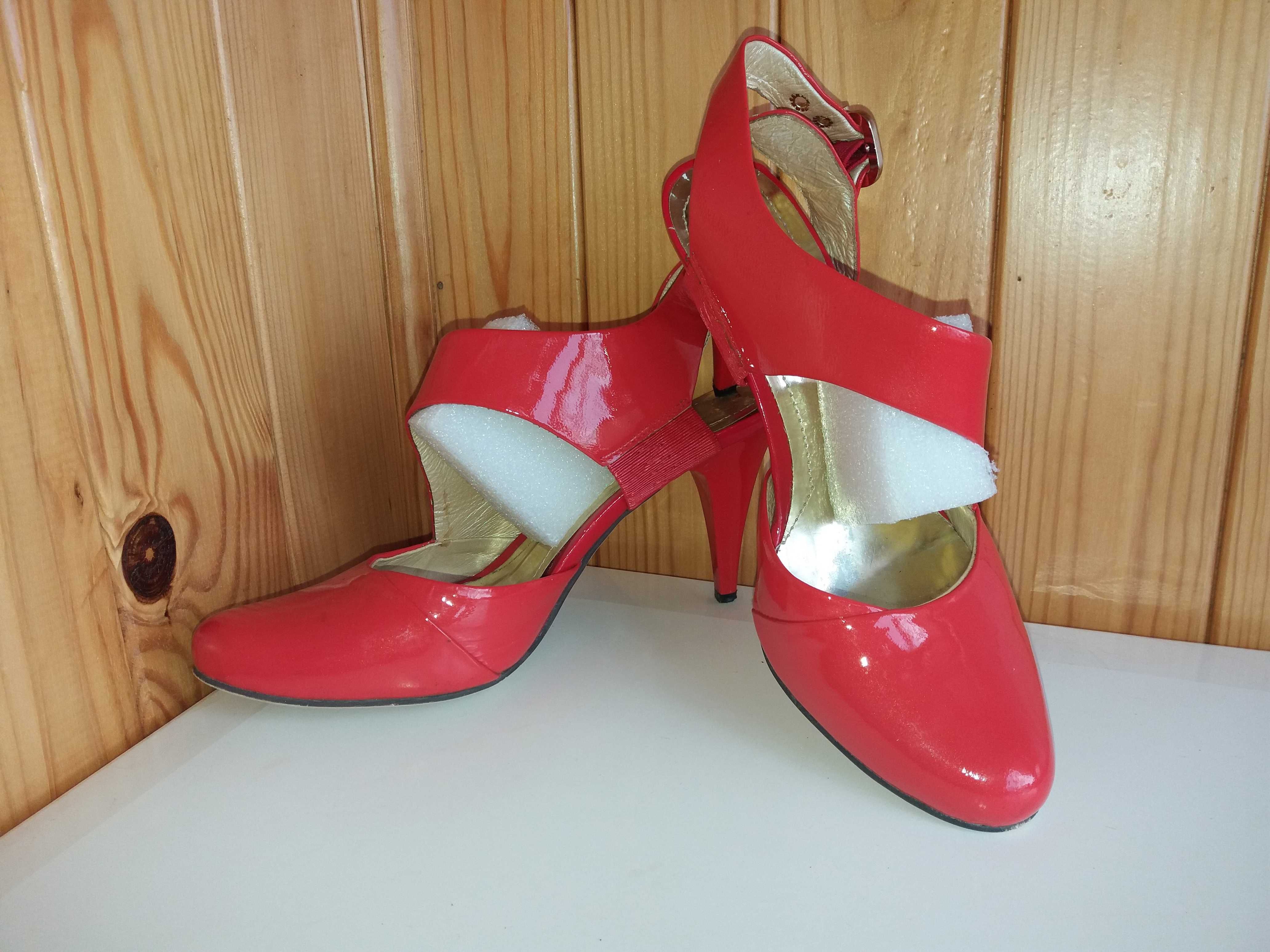 Туфли женские , Размер 36 .Цвет красный , лаковые