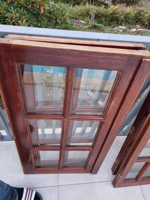 portas e janelas em madeira exótica