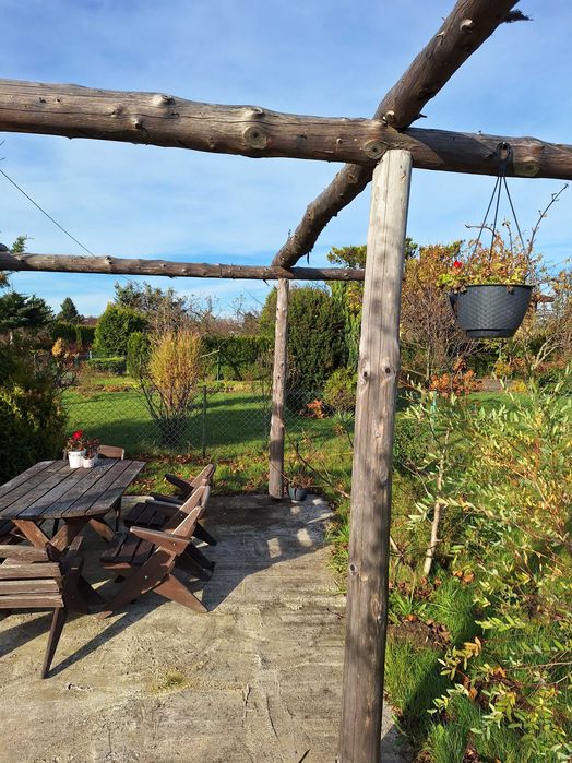 Sprzedam stelaż drewnianej wiaty z bocznymi zasłonami.