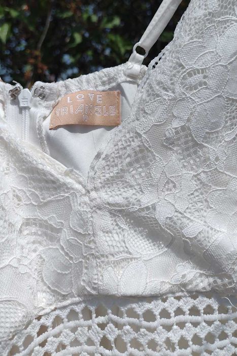 Очаровательное белое гипюровое ярусное длинное платье Love Ttriangle
