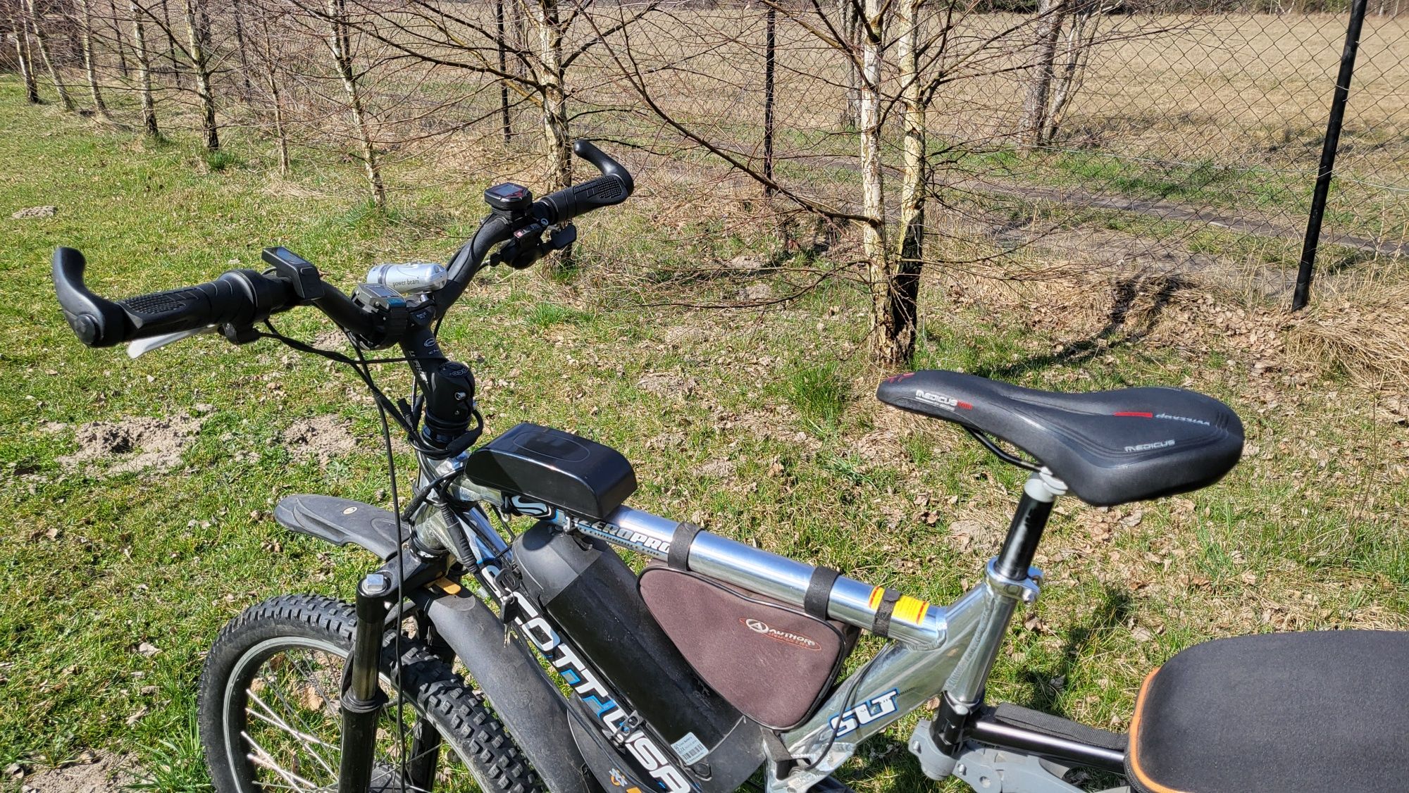 Rower z napędem elektrycznym 250W .