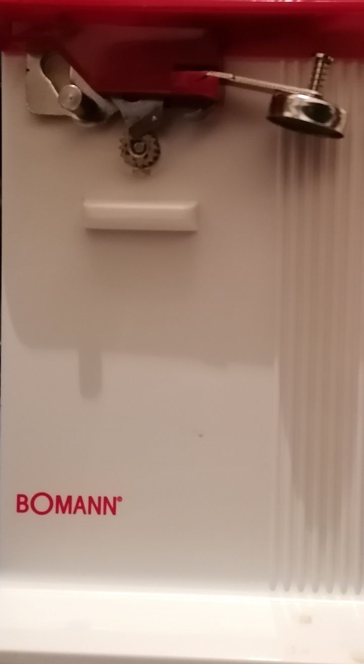 Elektryczny otwieracz do konserw Bomann