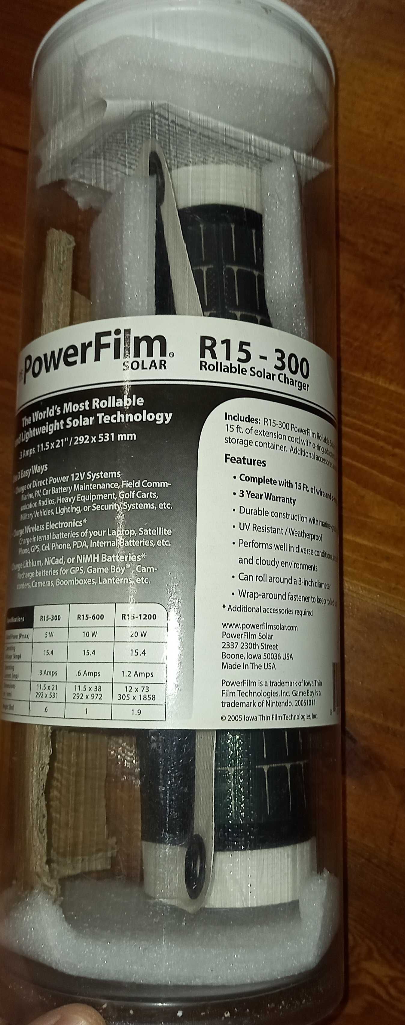 Портативний сонячний зарядний пристрій PowerFilm R15-300