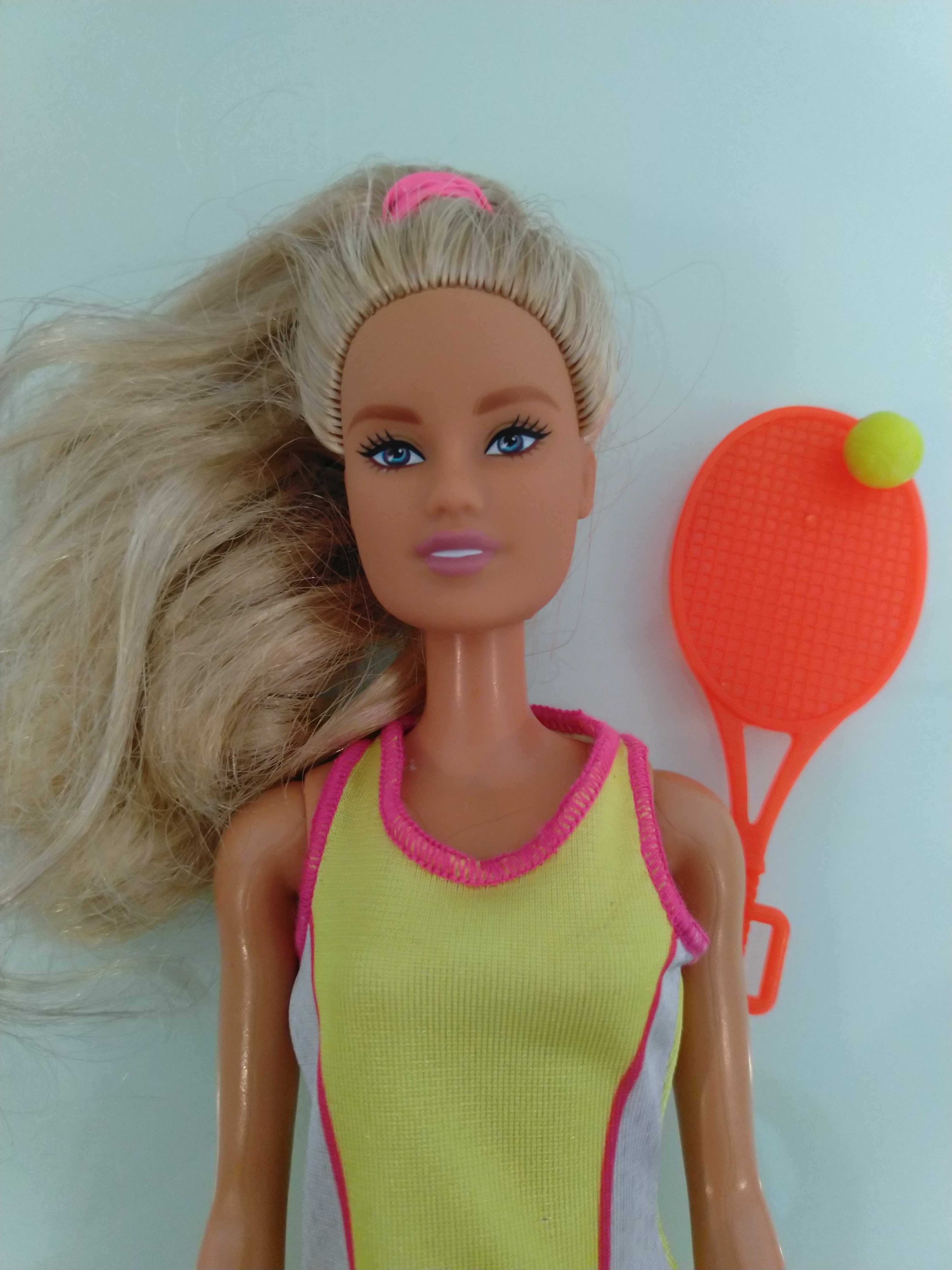 Barbie tenista com acessórios, como nova.
